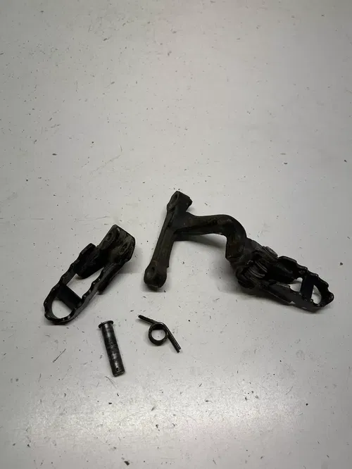 1983 83 Honda XR500R Xr 500 R xr OEM LOT GOOD! Foot Peg Pegs Mount Pin Spring