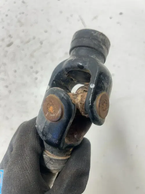 05 Suzuki Quadsport LT-Z250 ltz 250 OEM GOOD Rear Back Drive Shaft Line U Joint