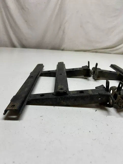 01 Yamaha Kodiak 400 4x4 YFM400 Foot Peg Mount Well Guard GOOD THREADS STRAIGHT!