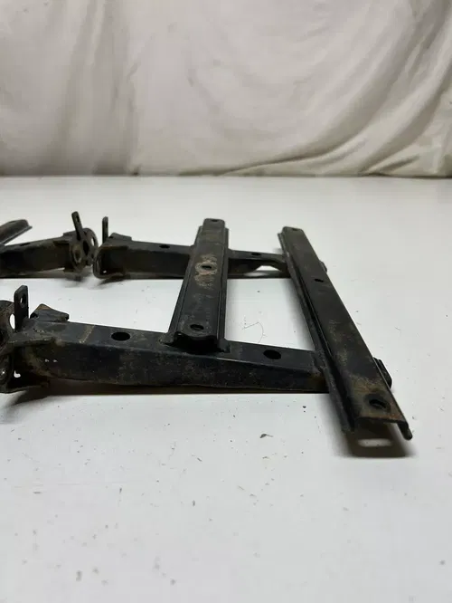 01 Yamaha Kodiak 400 4x4 YFM400 Foot Peg Mount Well Guard GOOD THREADS STRAIGHT!