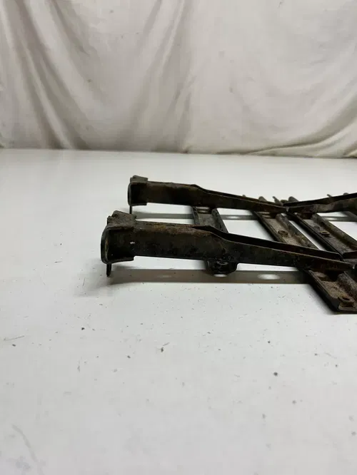 01 Yamaha Kodiak 400 4x4 YFM400 Foot Peg Mount Well Guard GOOD THREADS STRAIGHT!