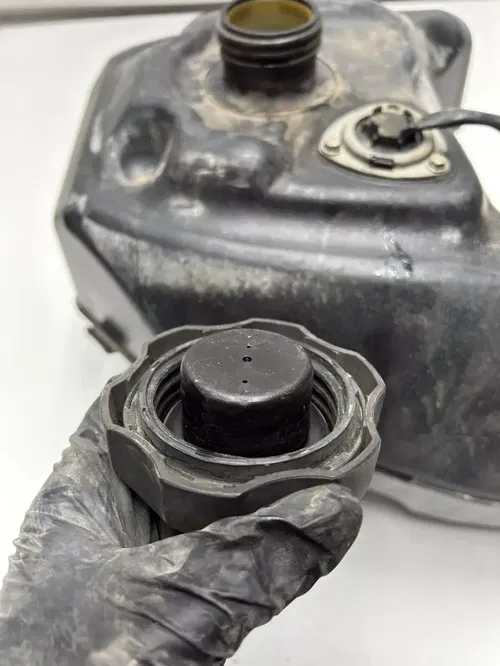 2005 05 Honda Rincon TRX 650 FA Trx650 OEM Gas Tank Fuel Cell Cap GOOD THREADS!