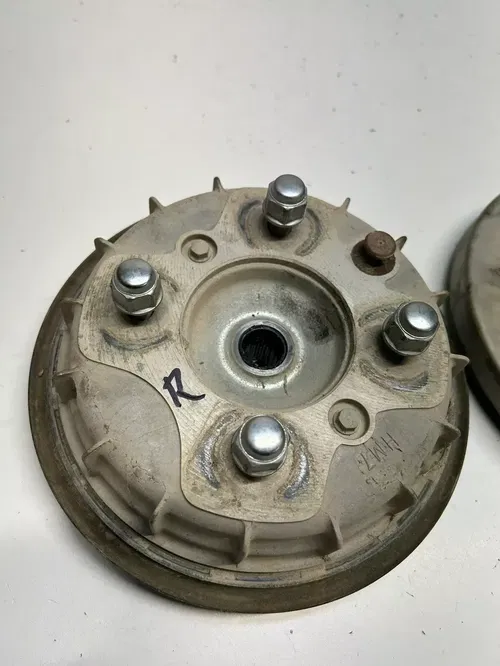 2002 02 Honda TRX500 FA2 4x4 Foreman Rubicon GOOD Right Hub Spindle Brake Plate