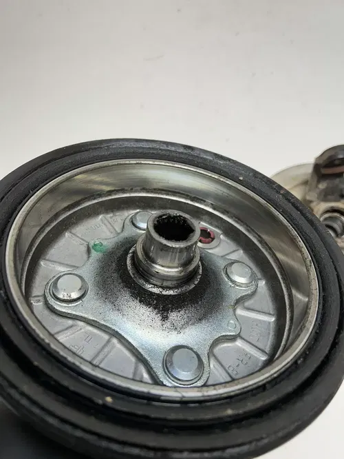 2002 02 Honda TRX500 FA2 4x4 Foreman Rubicon GOOD Right Hub Spindle Brake Plate