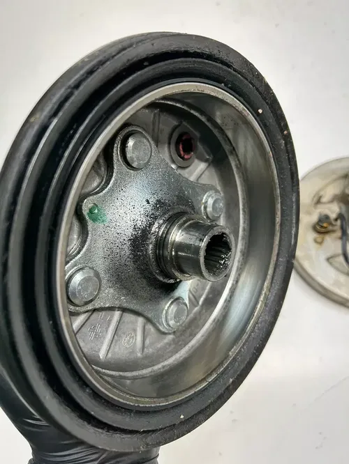 2002 02 Honda TRX500 FA2 4x4 Foreman Rubicon GOOD Right Hub Spindle Brake Plate