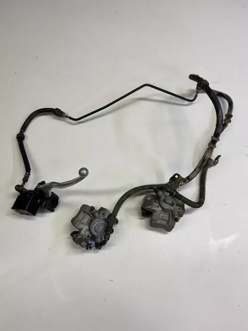 05 SUZUKI  KING QUAD 700 COMPLETE FRONT BRAKE LEVER LINE CALIPERS