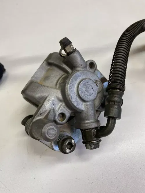 05 SUZUKI  KING QUAD 700 COMPLETE FRONT BRAKE LEVER LINE CALIPERS