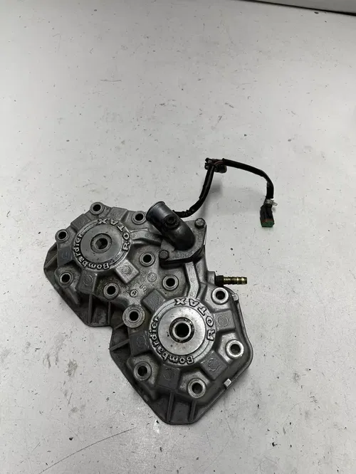 2004 04 Ski-doo Summit 800 Highmark 151" OEM Cylinder Head Cap Dome Plug