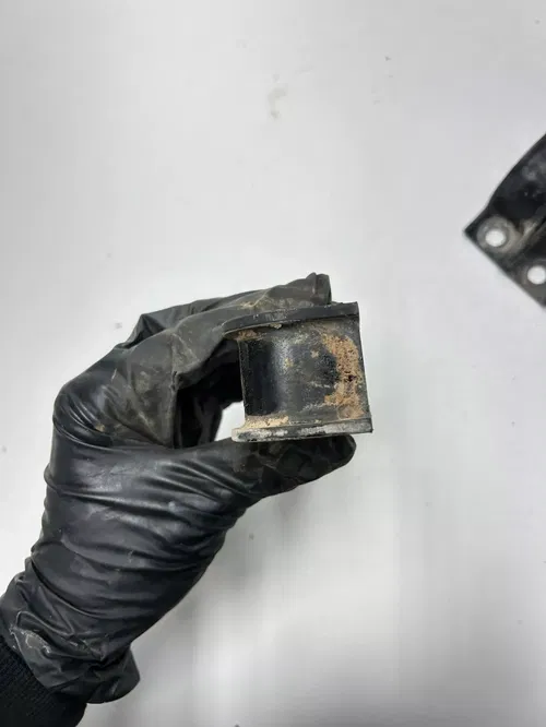 05 2005 Yamaha Kodiak 450 IRS 4x4 OEM Sway Bar End Link Mount Bracket