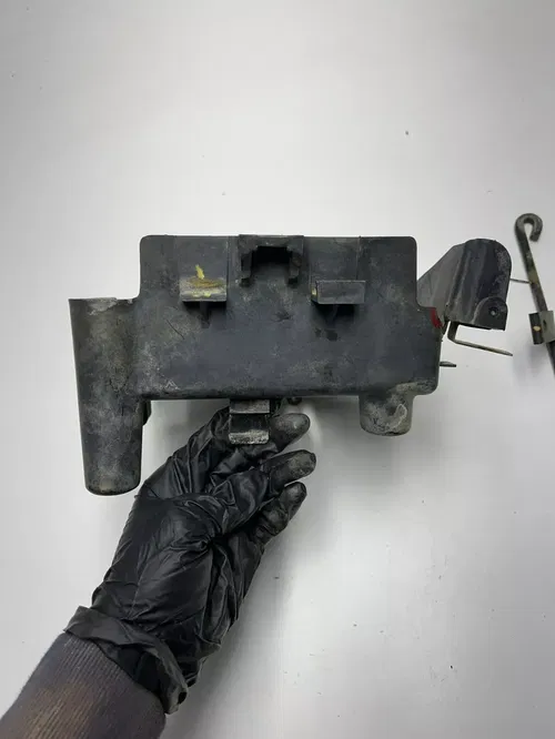 2005 05 Honda Rincon TRX 650 FA Trx650 OEM Battery Box Mount Bar Support