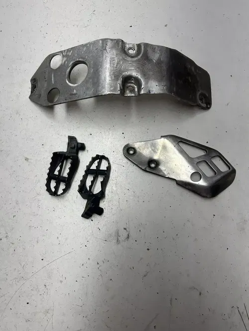 1998 98 YAMAHA WR400F Wr 400 f OEM LOT Skid Plate Foot Pegs Cover Brake Guard