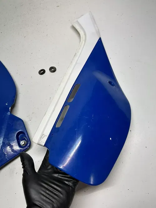 1994 94 Honda XR600R Xr 600 r OEM Side Cover Plastic Fender Shroud Lid Screw