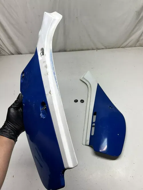 1994 94 Honda XR600R Xr 600 r OEM Side Cover Plastic Fender Shroud Lid Screw
