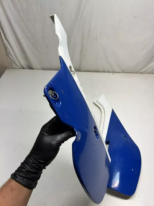1994 94 Honda XR600R Xr 600 r OEM Side Cover Plastic Fender Shroud Lid Screw