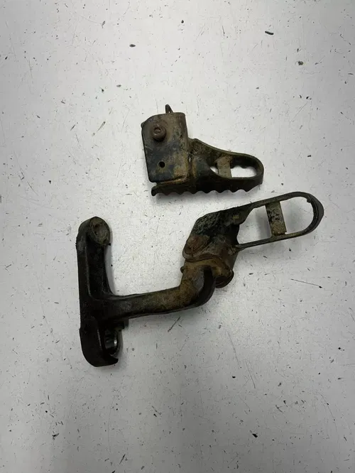 85 1985 Honda XR350R xr 350 r OEM LOT Foot Pegs Peg Footpeg Mount Spring