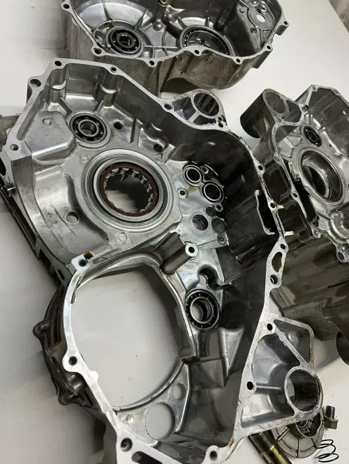 2002 02 Honda TRX500 FA2 4x4 Foreman Rubicon GOOD Crankcase Cases Cover Engine