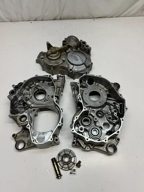 2002 02 Honda TRX500 FA2 4x4 Foreman Rubicon GOOD Crankcase Cases Cover Engine
