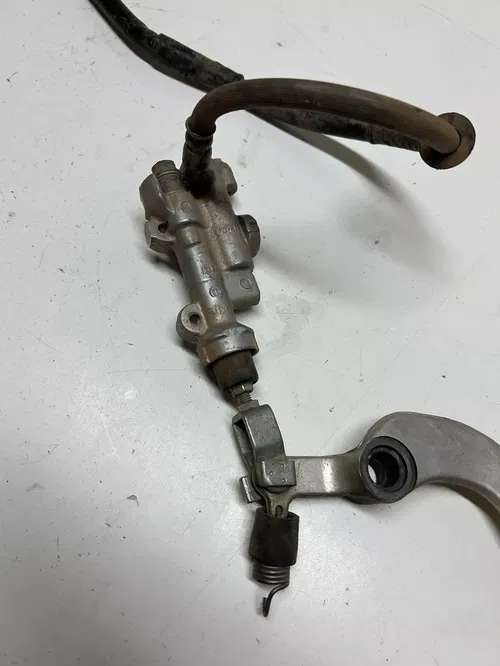2004 04 HONDA CRF450R crf 450 r WORKING Rear Back Brake Master Caliper Line Leve
