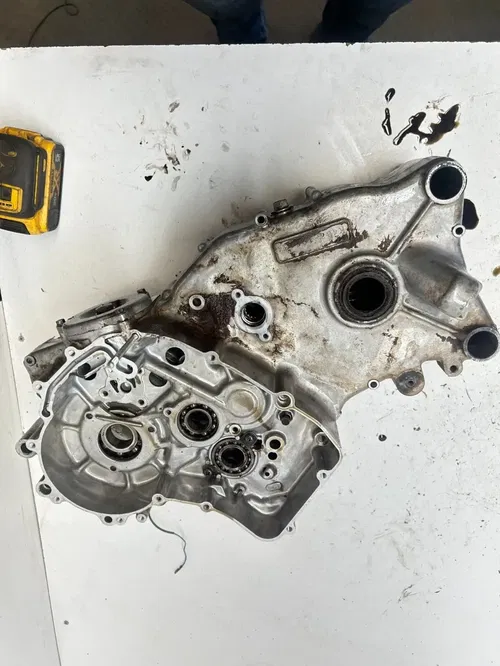 99 1999 Suzuki King Quad 300 LTF 4x4 OEM Crankcase Cases Engine Motor Cover