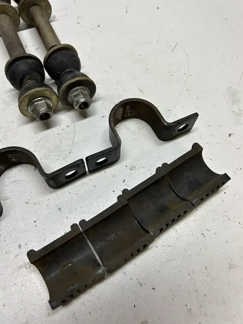 2016 16 Arctic Cat 700 HDX XT CREW LOT Torsion ￼Bar Mount Rubber Strut