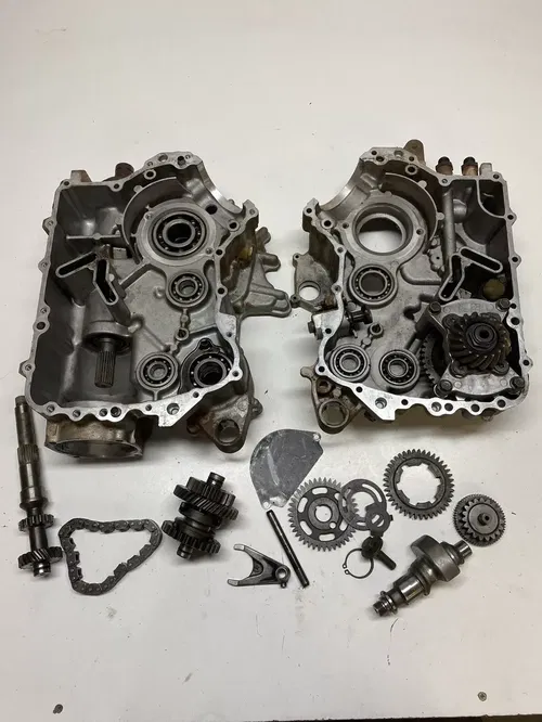 2005 05 Yamaha Bruin 350 YFM350 4x4 Crankcase Cases Drive Gear Trans Bevel Shaft
