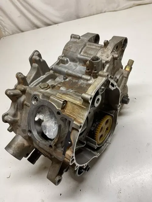 2005 05 Yamaha Bruin 350 YFM350 4x4 Crankcase Cases Drive Gear Trans Bevel Shaft
