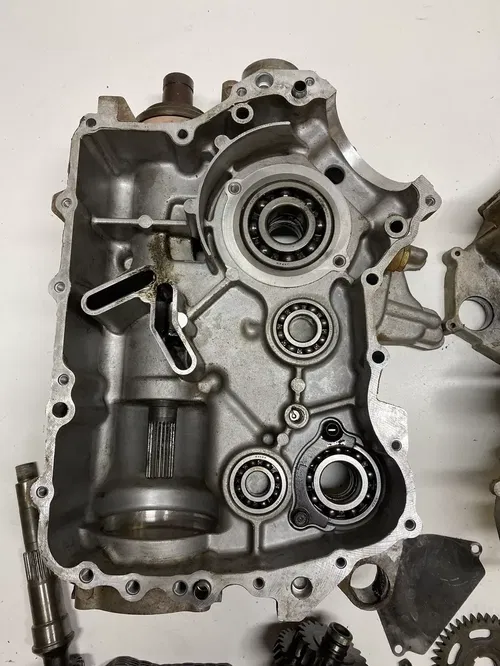 2005 05 Yamaha Bruin 350 YFM350 4x4 Crankcase Cases Drive Gear Trans Bevel Shaft