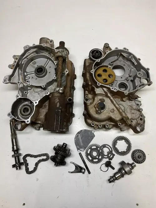 2005 05 Yamaha Bruin 350 YFM350 4x4 Crankcase Cases Drive Gear Trans Bevel Shaft