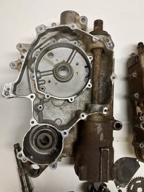 2005 05 Yamaha Bruin 350 YFM350 4x4 Crankcase Cases Drive Gear Trans Bevel Shaft