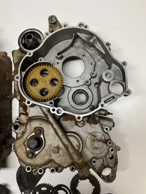 2005 05 Yamaha Bruin 350 YFM350 4x4 Crankcase Cases Drive Gear Trans Bevel Shaft