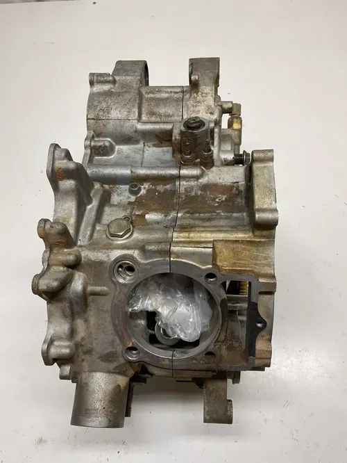 2005 05 Yamaha Bruin 350 YFM350 4x4 Crankcase Cases Drive Gear Trans Bevel Shaft