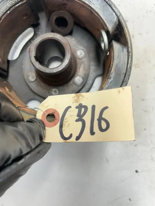82 1982 Yamaha XT250J Xt 250 j OEM Engine Flywheel Rotor Magneto Fly Wheel Nut