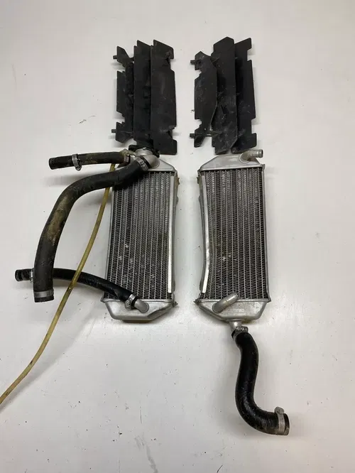1999 99 Suzuki RM250 Rm 250 Rad Radiator Lines Shrouds BENT FREE US SHIP