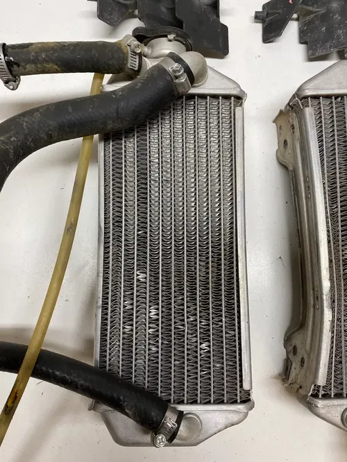 1999 99 Suzuki RM250 Rm 250 Rad Radiator Lines Shrouds BENT FREE US SHIP