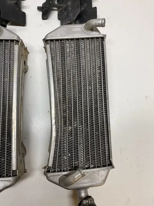 1999 99 Suzuki RM250 Rm 250 Rad Radiator Lines Shrouds BENT FREE US SHIP