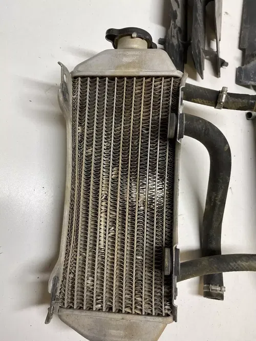 1999 99 Suzuki RM250 Rm 250 Rad Radiator Lines Shrouds BENT FREE US SHIP