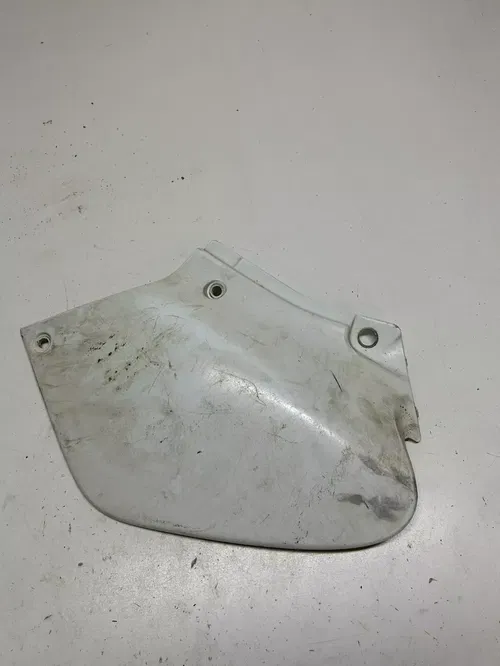 96-04 Honda XR250R xr 250 r rear back left side shroud plastic cover fender plat