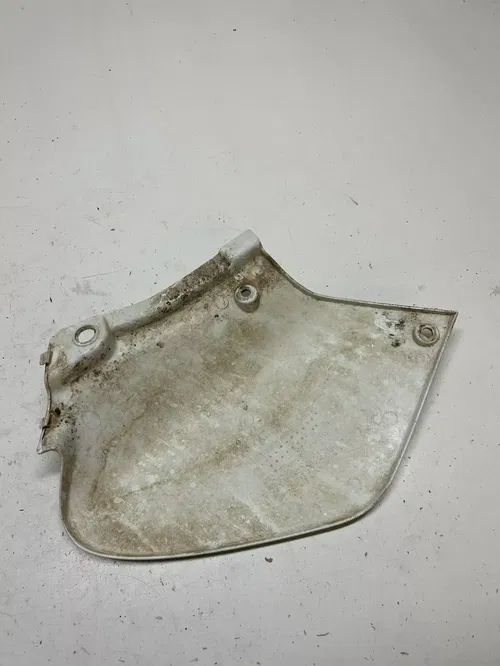 96-04 Honda XR250R xr 250 r rear back left side shroud plastic cover fender plat
