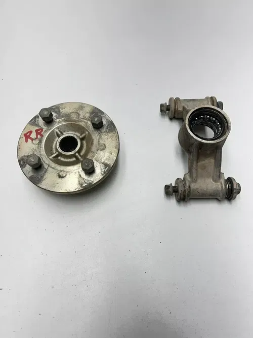 05 2005 Yamaha Kodiak 450 IRS 4x4 OEM Rear Right Knuckle Hub Mount Spindle Lug