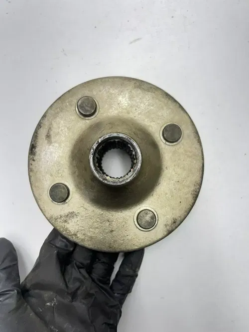 05 2005 Yamaha Kodiak 450 IRS 4x4 OEM Rear Right Knuckle Hub Mount Spindle Lug