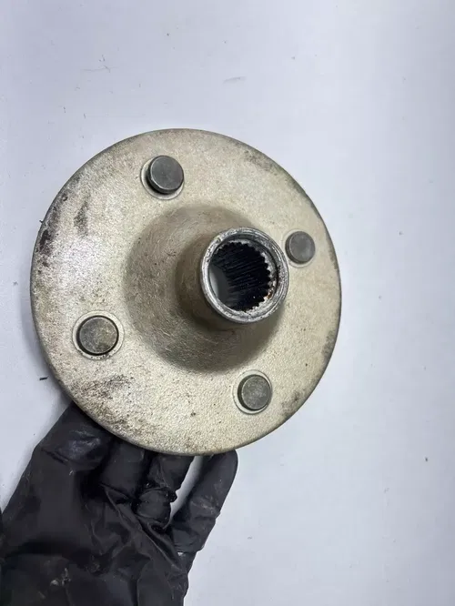 05 2005 Yamaha Kodiak 450 IRS 4x4 OEM Rear Right Knuckle Hub Mount Spindle Lug