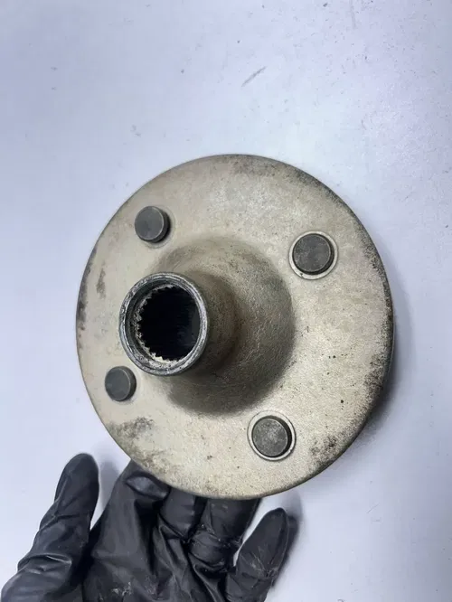 05 2005 Yamaha Kodiak 450 IRS 4x4 OEM Rear Right Knuckle Hub Mount Spindle Lug