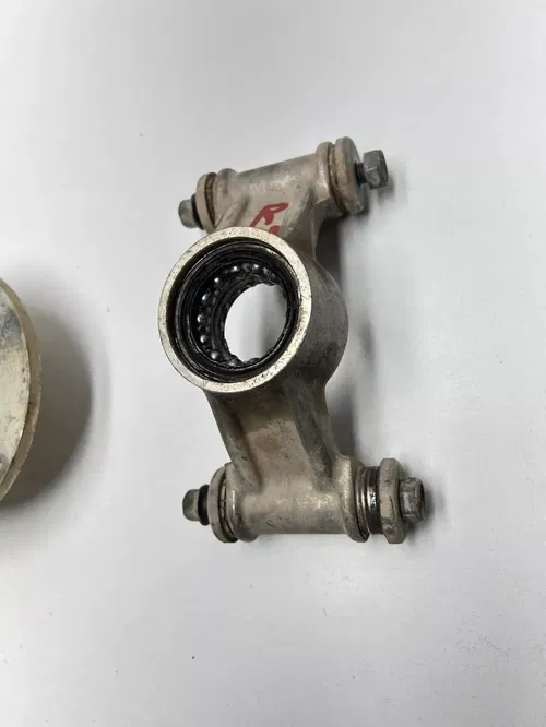 05 2005 Yamaha Kodiak 450 IRS 4x4 OEM Rear Right Knuckle Hub Mount Spindle Lug