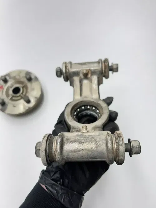 05 2005 Yamaha Kodiak 450 IRS 4x4 OEM Rear Right Knuckle Hub Mount Spindle Lug