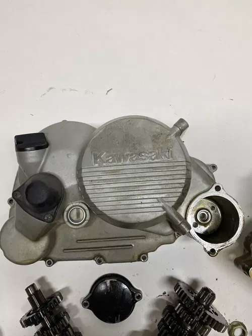1998 98 KAWASAKI BAYOU KLF 220 GOOD Trans Transmission Clutch Cover Drive Gear