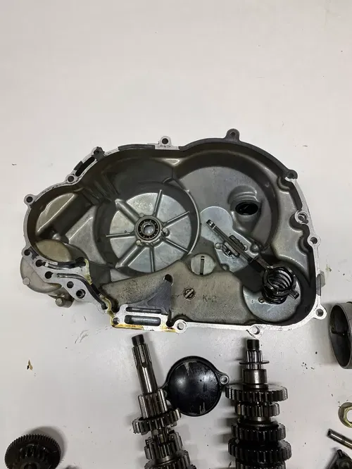 1998 98 KAWASAKI BAYOU KLF 220 GOOD Trans Transmission Clutch Cover Drive Gear
