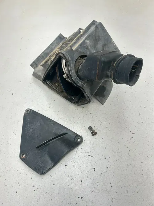 82 1982 Honda XR500R Xr 500 r OEM GOOD Airbox Air Box Intake Boot Bolt READ
