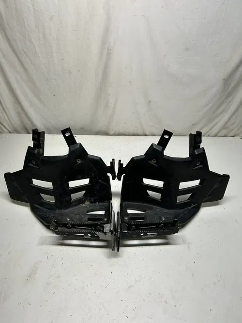 2005 05 Polaris Predator 500 OEM LOT Foot Peg Pegs Heel Guard Shield Mount Bar