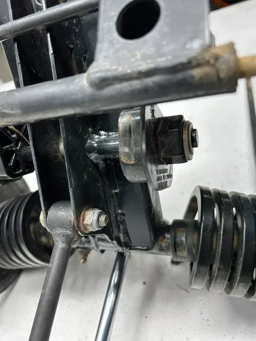 2004 04 Ski-doo Summit 800 Highmark 151" OEM Suspension Rail Shock Spring Mount