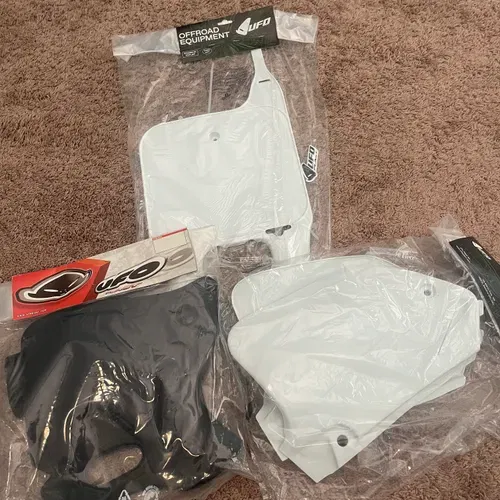 1-800 McGrath Graphics & UFO Plastics